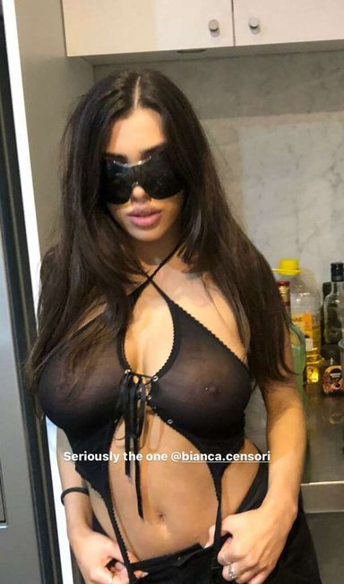 Бьянка Цензори (Bianca Censori)