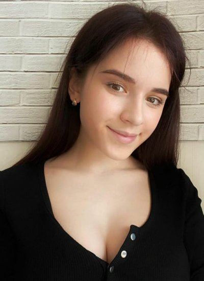 Анна Комарова